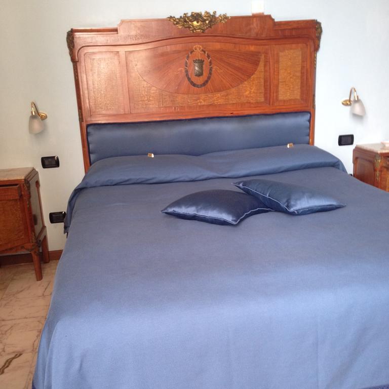 Bed and Breakfast La Dimora Dei Baroni Neapol Pokoj fotografie